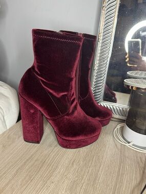 Women’s Velvet Platform Ankle Boots - Burgundy
